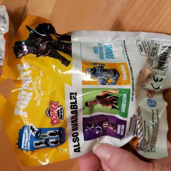 Attention FORTNITE fans! 4PK Collectible NEW - Picture 2 of 11